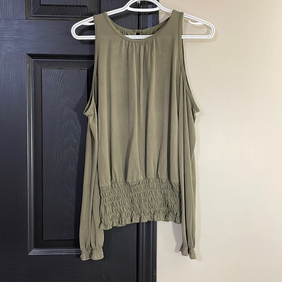 Abercrombie off the should top in army green size small - Picture 1 of 1